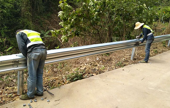 新余高速公路护栏的定期维护与保养
