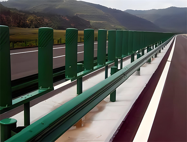 新余三波护栏板在高速公路的应用